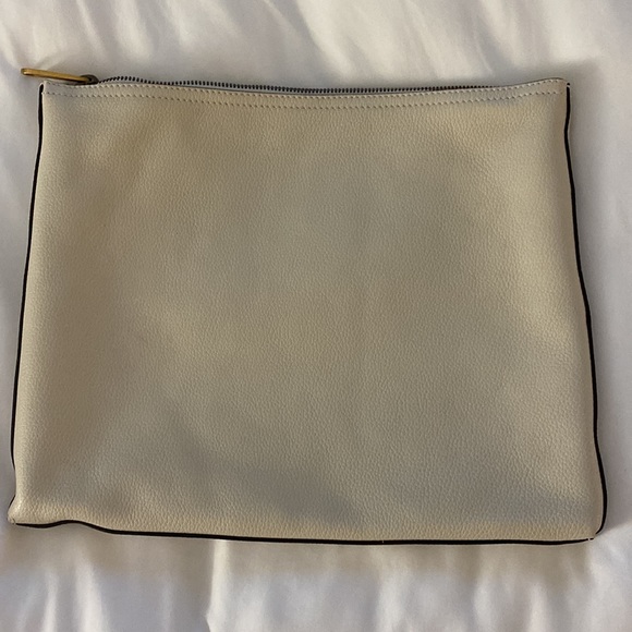 Never Used! Gucci Leather Logo Clutch - Picture 6 of 7